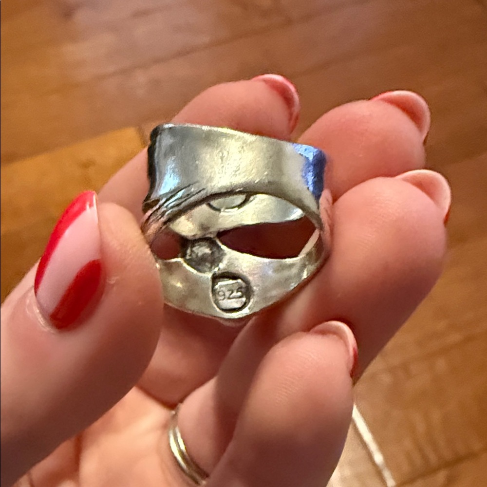 Elegant Sterling Silver Pearl Statement Ring - Picture 3 of 4